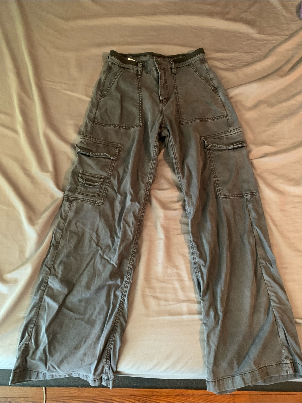 American Eagle Wide Leg Baggy Cargo Pants